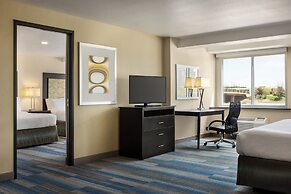 Holiday Inn Express & Suites Colorado Springs Central by IHG