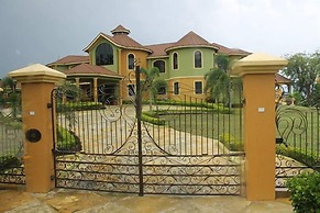 Milbrooks Villa and Retreat