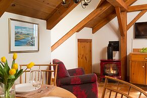 Seven Sea Street Inn