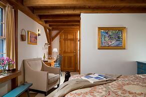 Seven Sea Street Inn