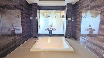 Olalani Resort and Condotel