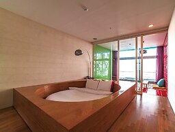 Haslla Art World Museum Hotel