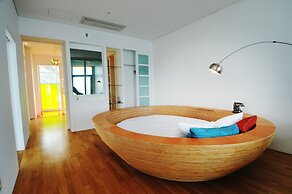 Haslla Art World Museum Hotel