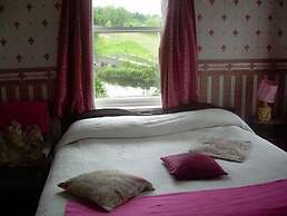 Riverside House Bed & Breakfast