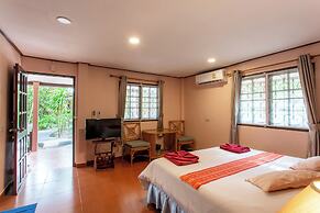 Harry's Bungalows & Restaurant