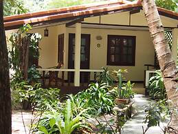 Harry's Bungalows & Restaurant