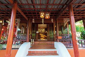 Harry's Bungalows & Restaurant