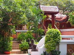 Harry's Bungalows & Restaurant