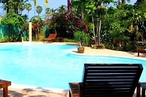 Harry's Bungalows & Restaurant