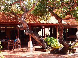 Harry's Bungalows & Restaurant