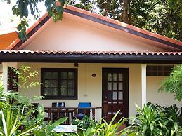 Harry's Bungalows & Restaurant