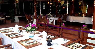 Harry's Bungalows & Restaurant