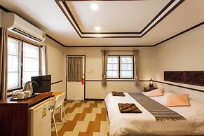 Harry's Bungalows & Restaurant