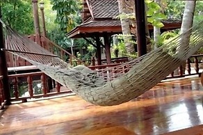 Harry's Bungalows & Restaurant