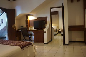 Puri Naga Beachfront Cottages