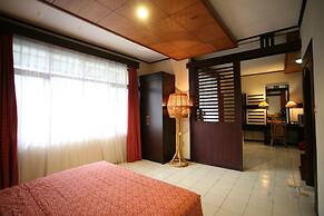 Puri Naga Beachfront Cottages