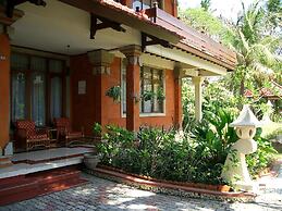 Puri Naga Beachfront Cottages