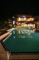 Puri Naga Beachfront Cottages