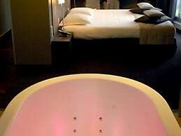 Le Castel Hotel