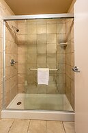 Landmark Suites