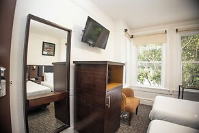 Casa Loma Hotel