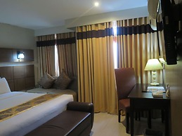 The Pinnacle Hotel and Suites