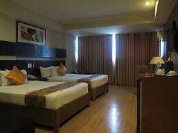 The Pinnacle Hotel and Suites