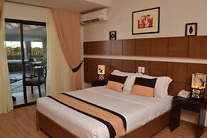 The Pinnacle Hotel and Suites