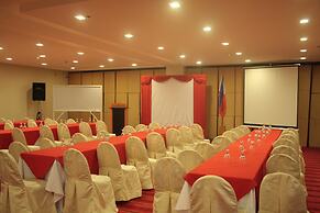 The Pinnacle Hotel and Suites