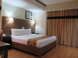 The Pinnacle Hotel and Suites