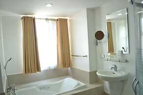 The Pinnacle Hotel and Suites