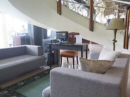 The Pinnacle Hotel and Suites