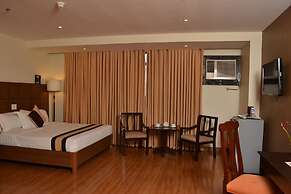 The Pinnacle Hotel and Suites