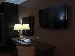 The Pinnacle Hotel and Suites