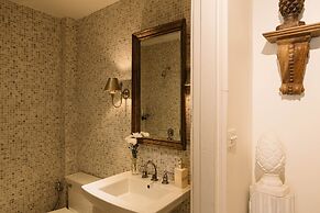 At Niman Conceptual Home