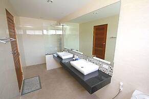 Tropical Sea View Residence