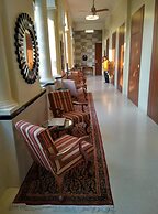 Elphinstone Hotel