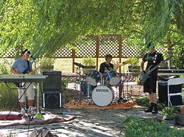 Bybee's Historic Inn