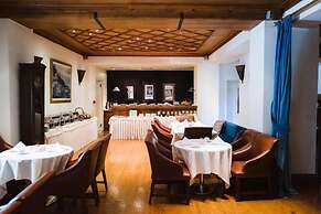 Trikolonion Country Hotel