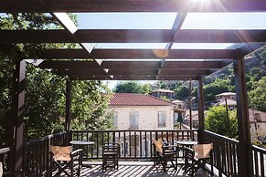 Trikolonion Country Hotel