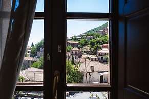 Trikolonion Country Hotel