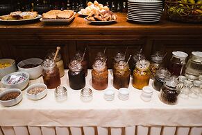 Trikolonion Country Hotel