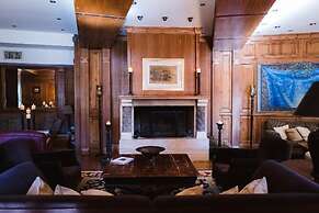 Trikolonion Country Hotel