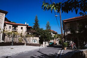 Trikolonion Country Hotel