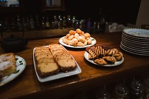 Trikolonion Country Hotel