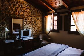 Trikolonion Country Hotel