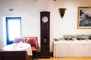 Trikolonion Country Hotel