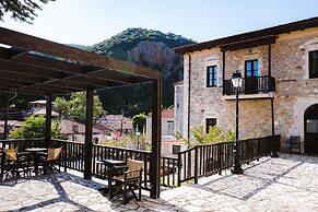 Trikolonion Country Hotel