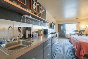 Blue Lakes Inn & Extended Stay