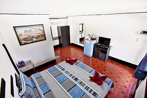 Lotus Friendly Hotel